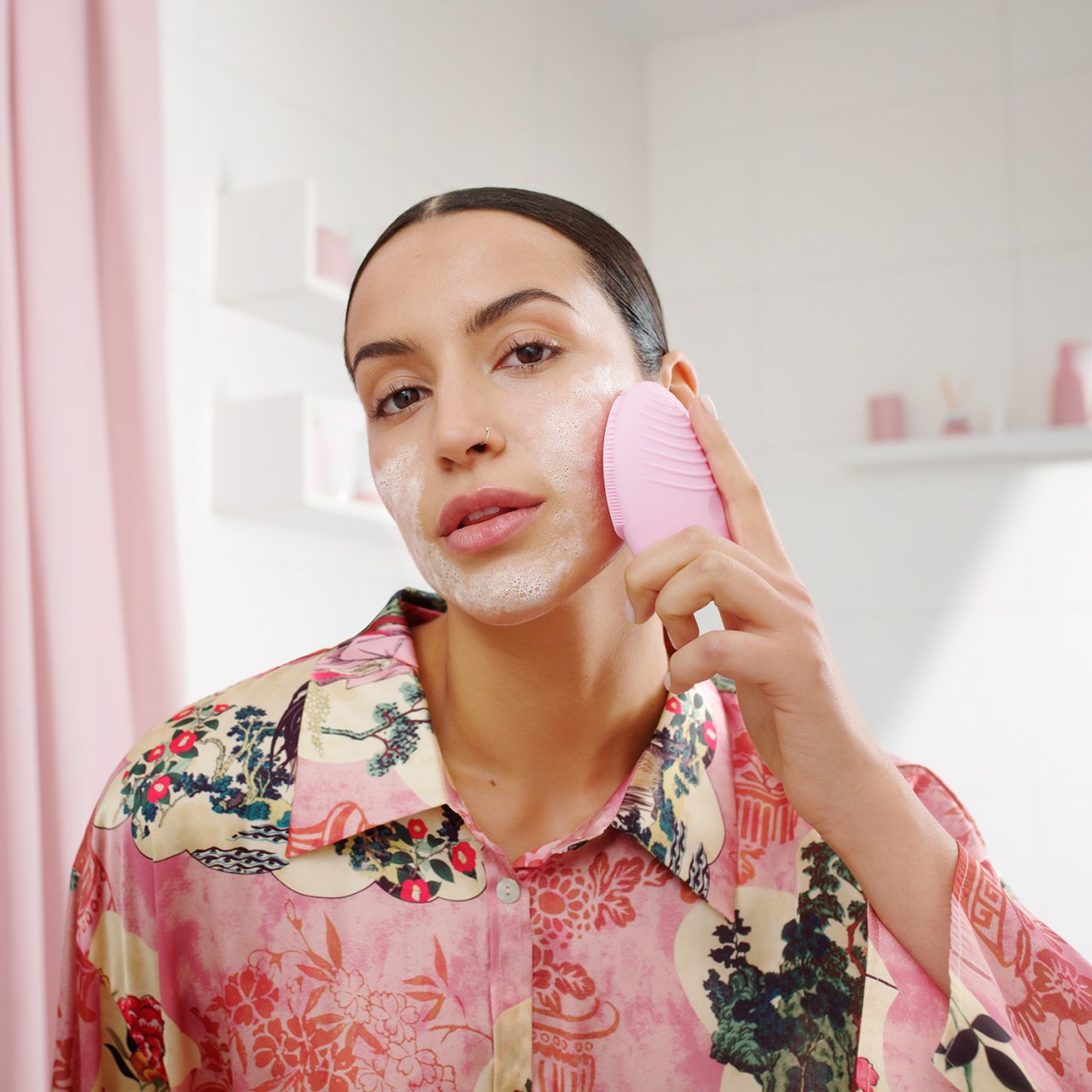 Foreo LUNA 3 Sonic Gesichtsreiniger und Anti-Aging-Massagegerät für normale Haut