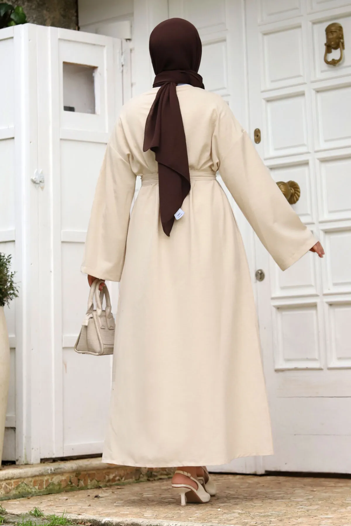 Tesettür Dünyası  Fledermausärmel mit Gürtel Ferace TSD240204 Beige
