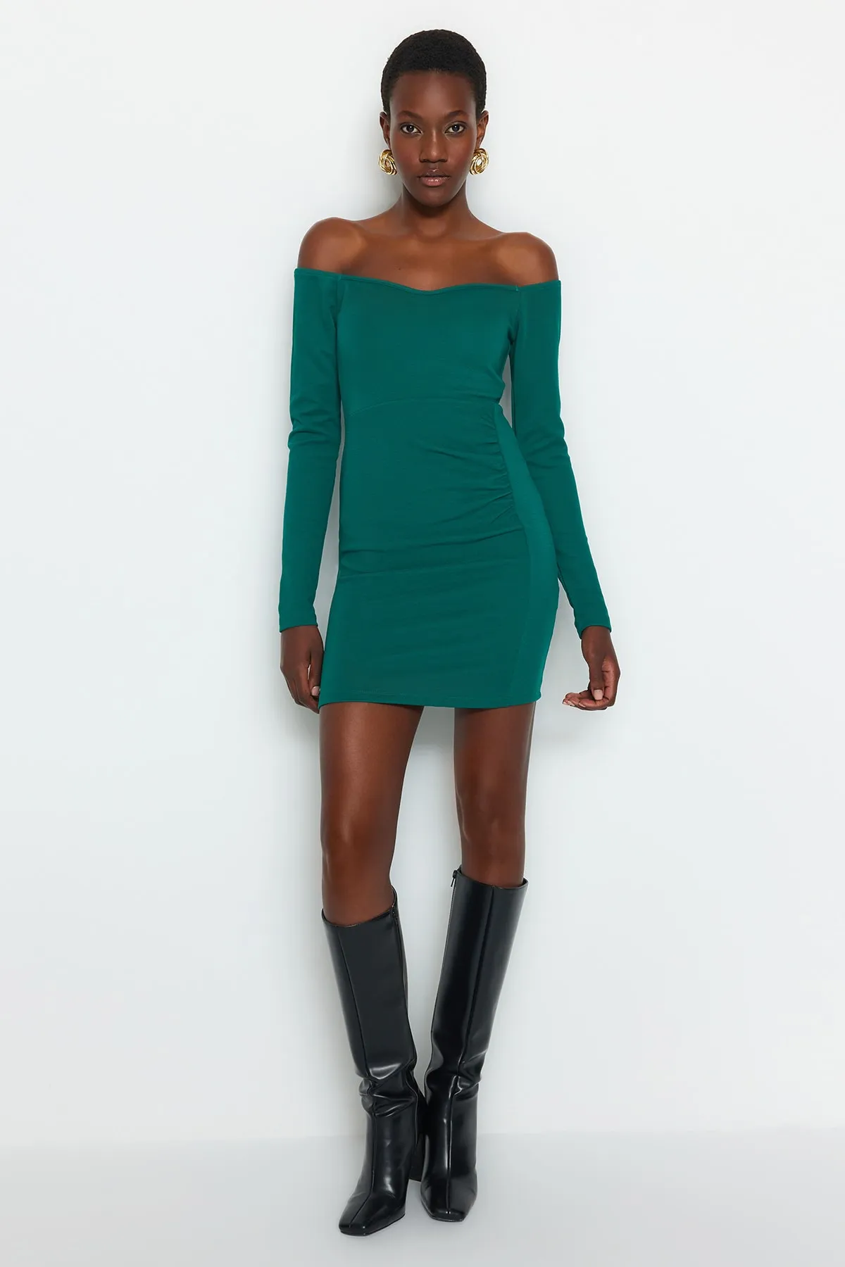 Trendyol Collection  Smaragdgrünes, osmanisches Raffungskleid mit detailliertem, tailliertem, flexiblem Strickkleid mit Minischlitz TWOAW24EL00226