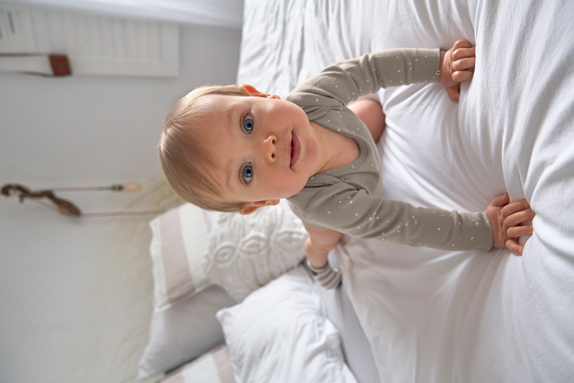 Baby Wickelbody langarm - Bio Baumwolle, Punkte, Taupe