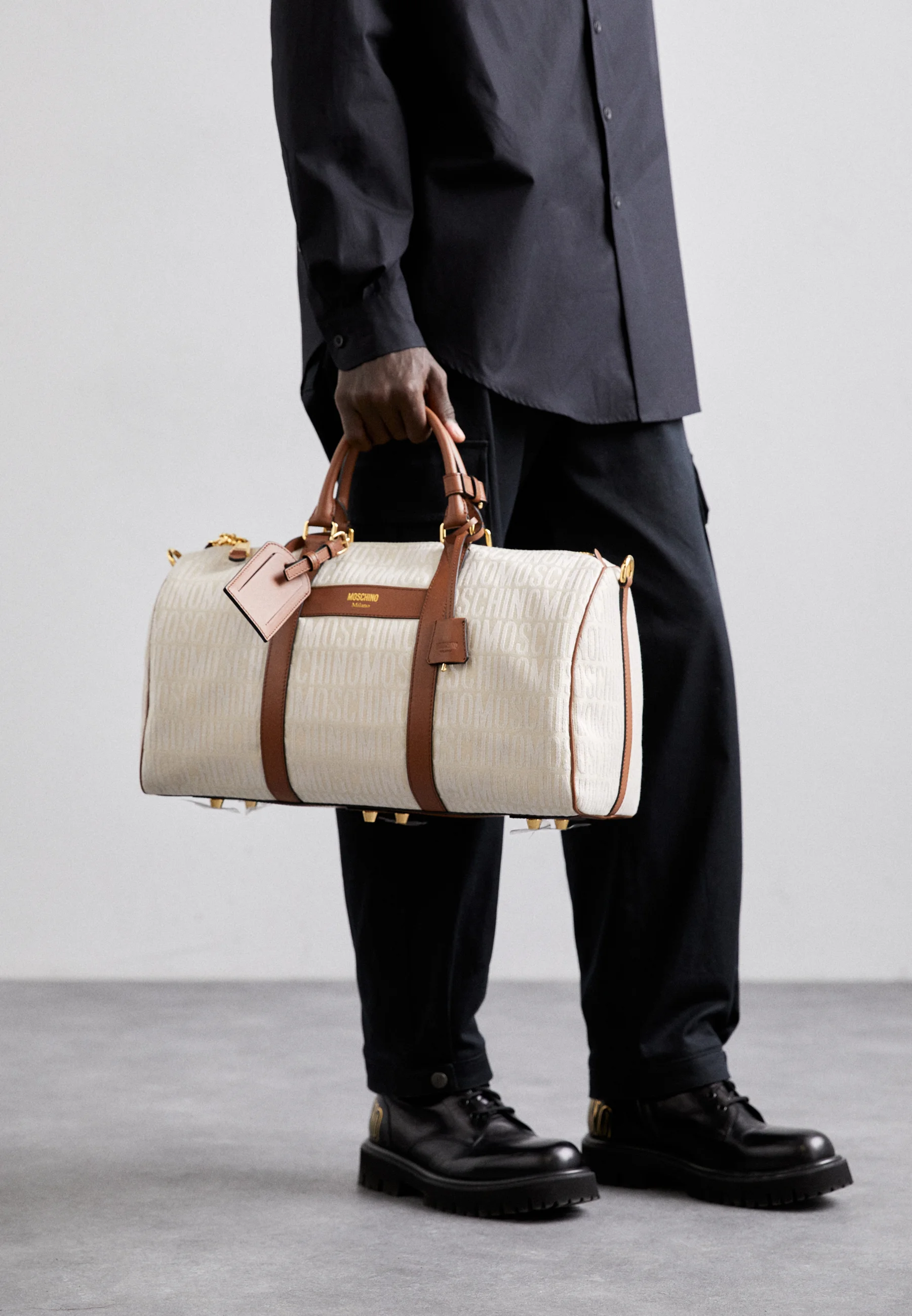 BOLSO DE VIAJE MOSCHINO UNISEX - Bolso de viaje