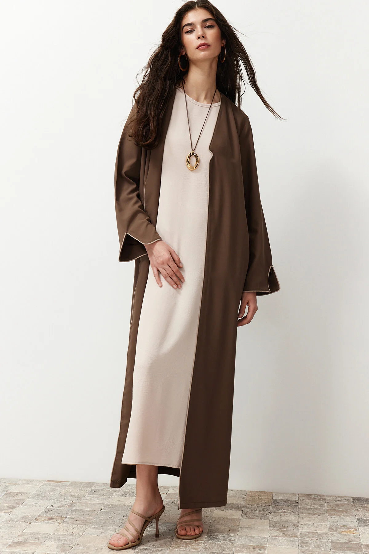 Trendyol Modest  Lange gewebte Aerobin-Kappe mit geräucherten Paspeln & Ferace & Abaya TCTSS24KF00012