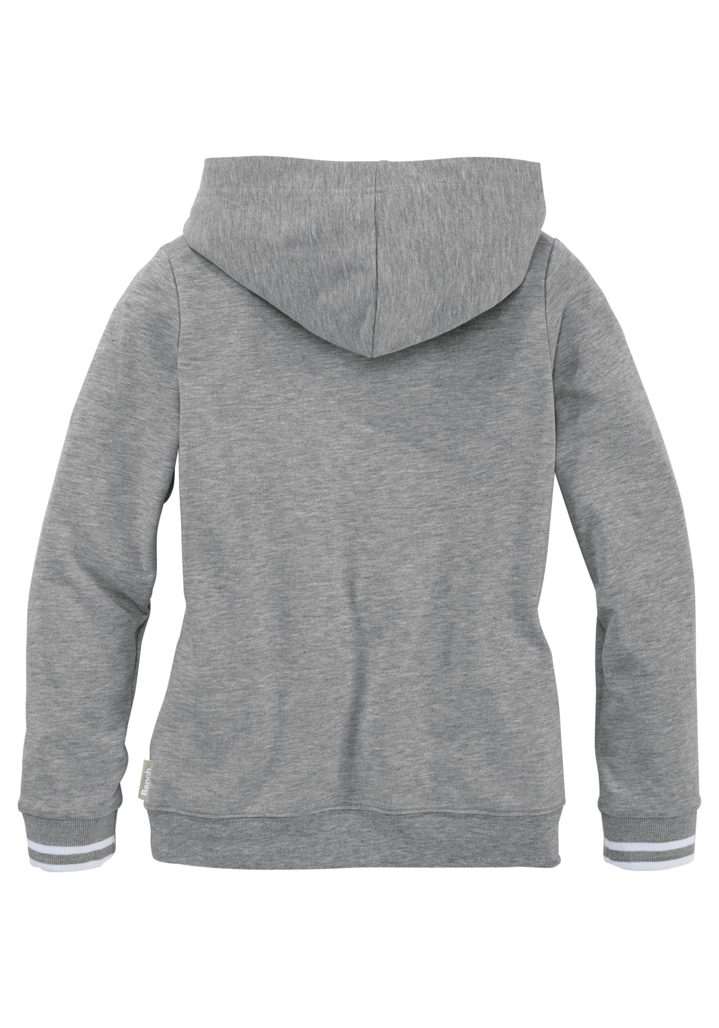 Bench. Kapuzensweatshirt mit Frontdruck