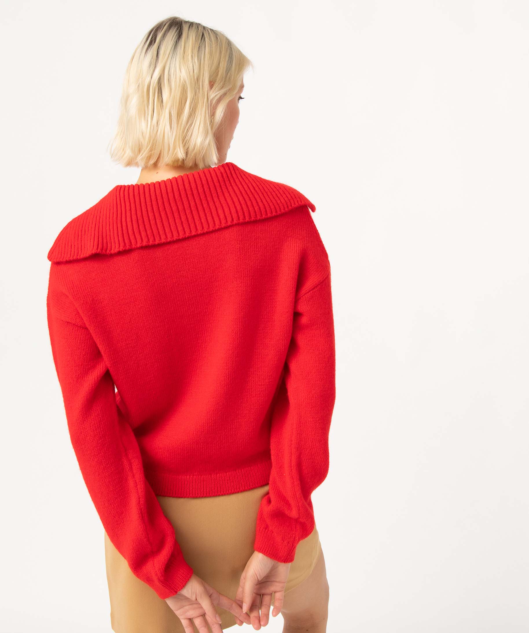 Pull femme coupe courte avec grand col rouge | GEMO