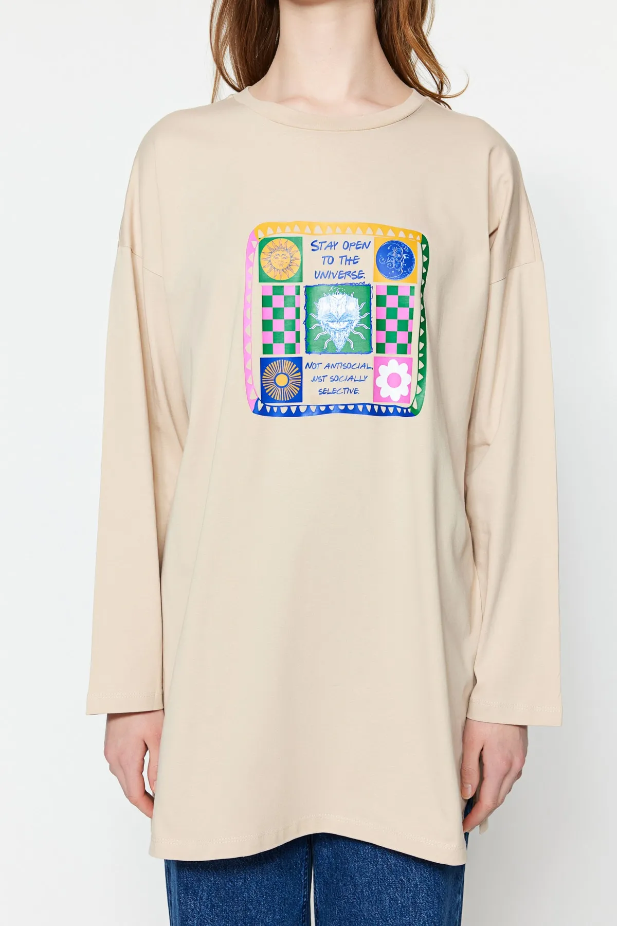 Trendyol Modest  Beiges langärmliges Strick-T-Shirt mit Aufdruck TCTSS23RT00004
