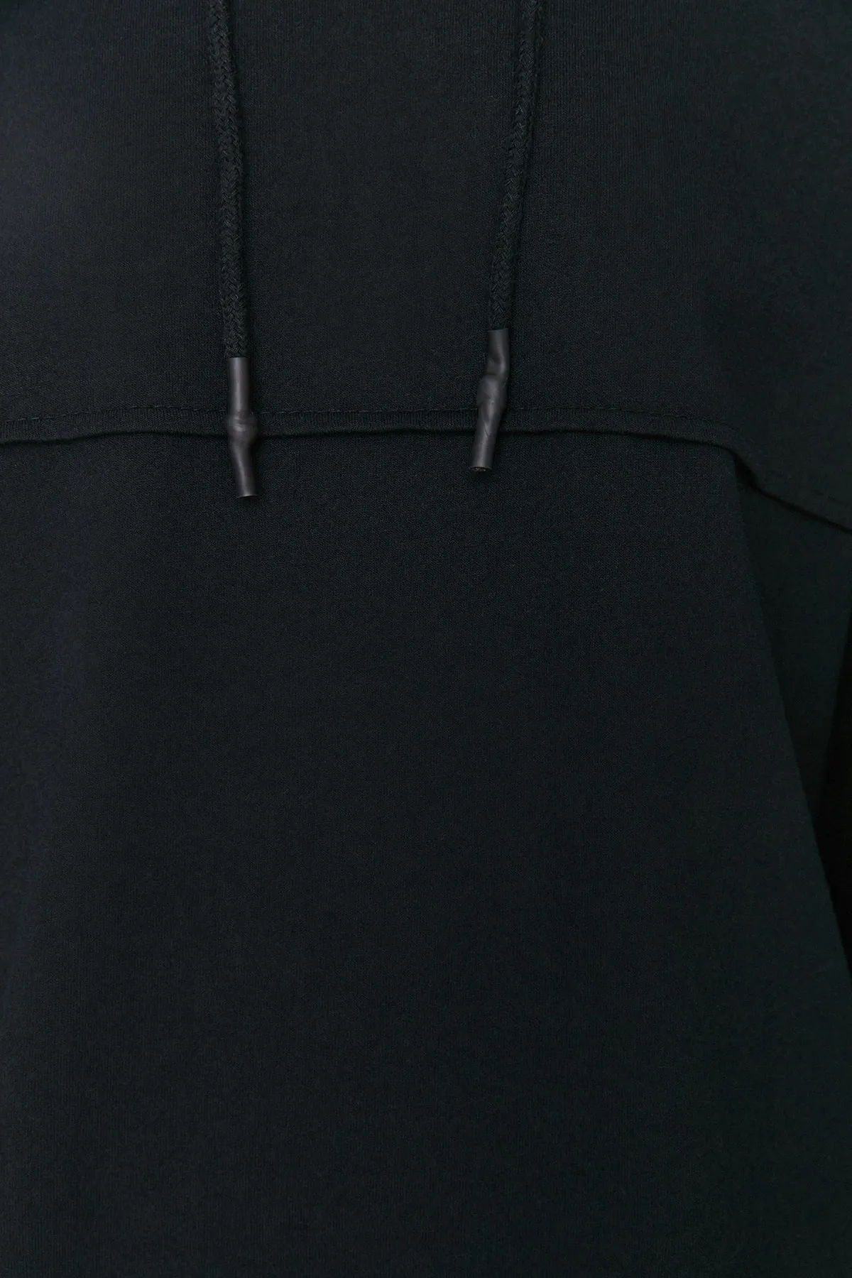 Trendyol Modest  Schwarzes Strick-Trainingsanzug-Set mit Kapuze TCTAW23EN00012