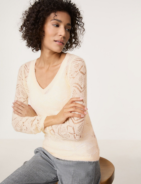 Leichter Pullover in Ajourstrick