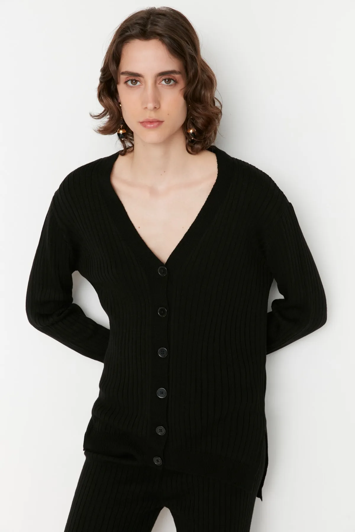 Trendyol Collection  Schwarzes Strickoberteil und -unterteil mit Knöpfen TWOAW22AU0060