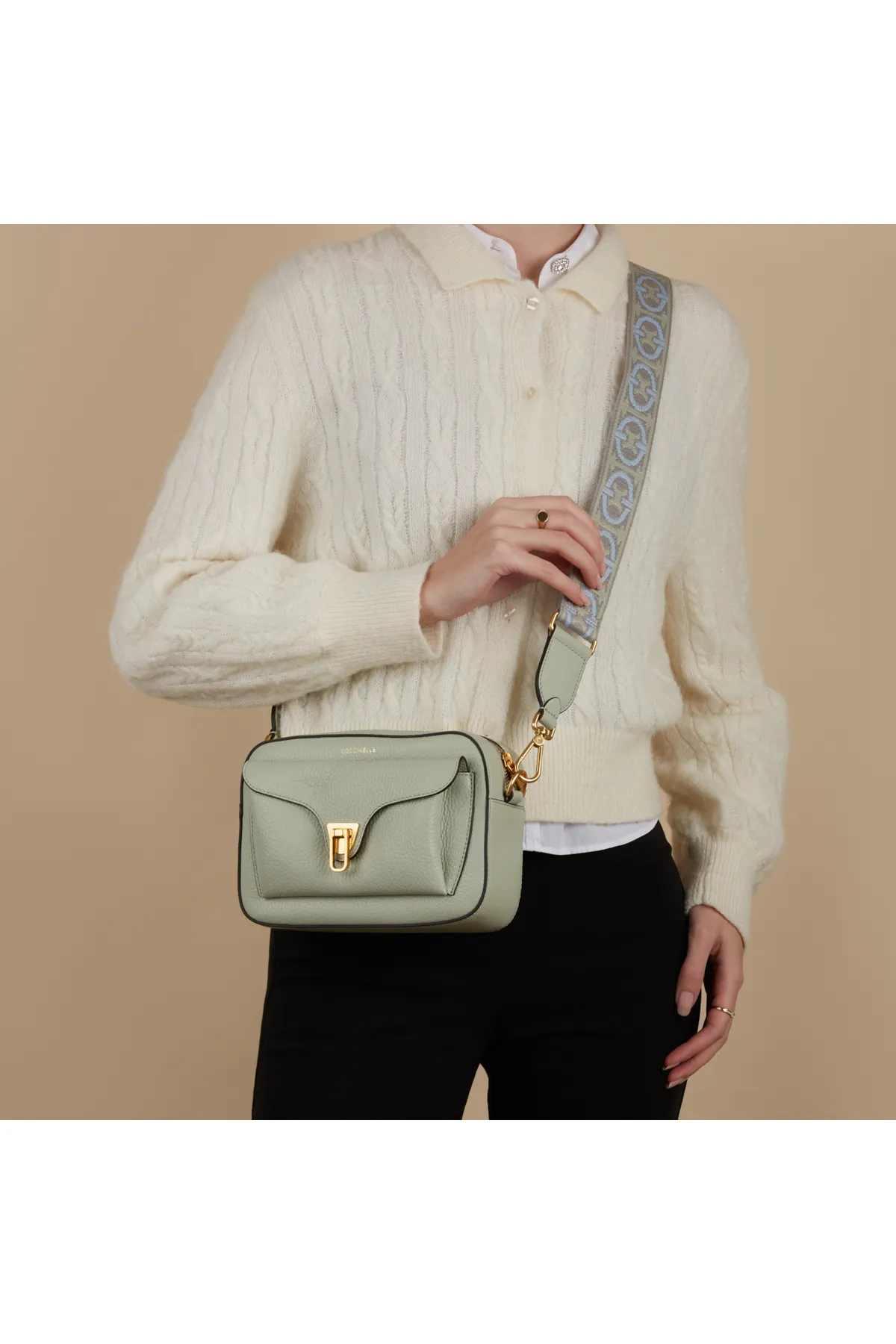 Coccinelle  Beat Soft Damen Umhängetasche Grün E1nof150201g24