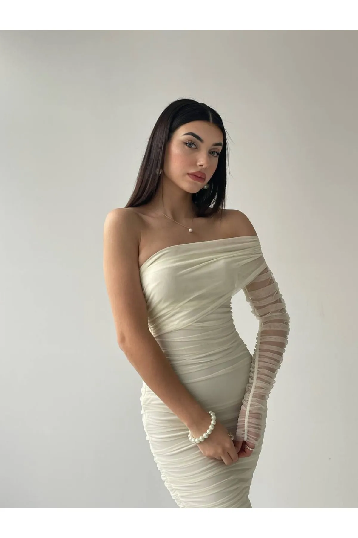 SONREİR  Midi-Tüllkleid mit einem Ärmel