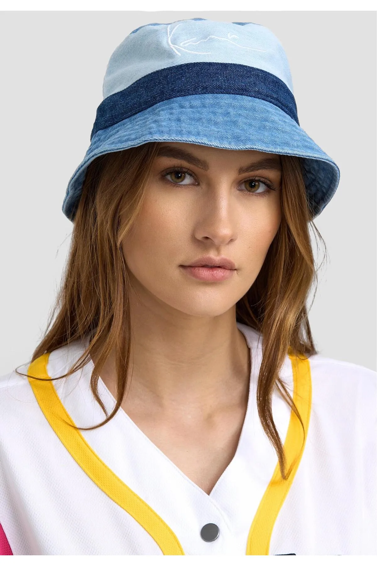 KARL KANI  Damen KKWACCQ221010BLU Signature Block Denim Bucket Hat blue