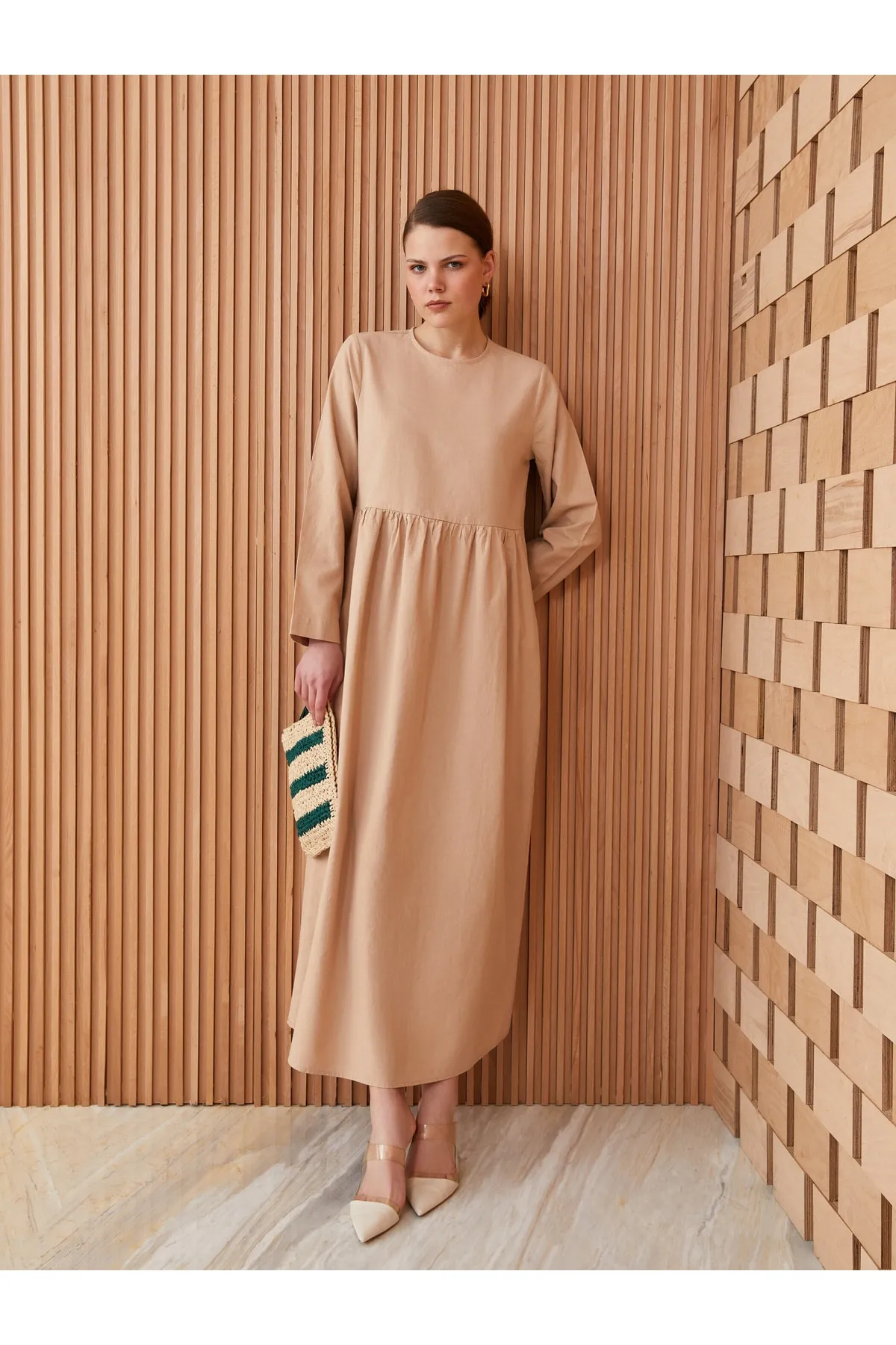 LC Waikiki  Gerades, langärmliges Damenkleid aus Leinenmischung mit Rundhalsausschnitt