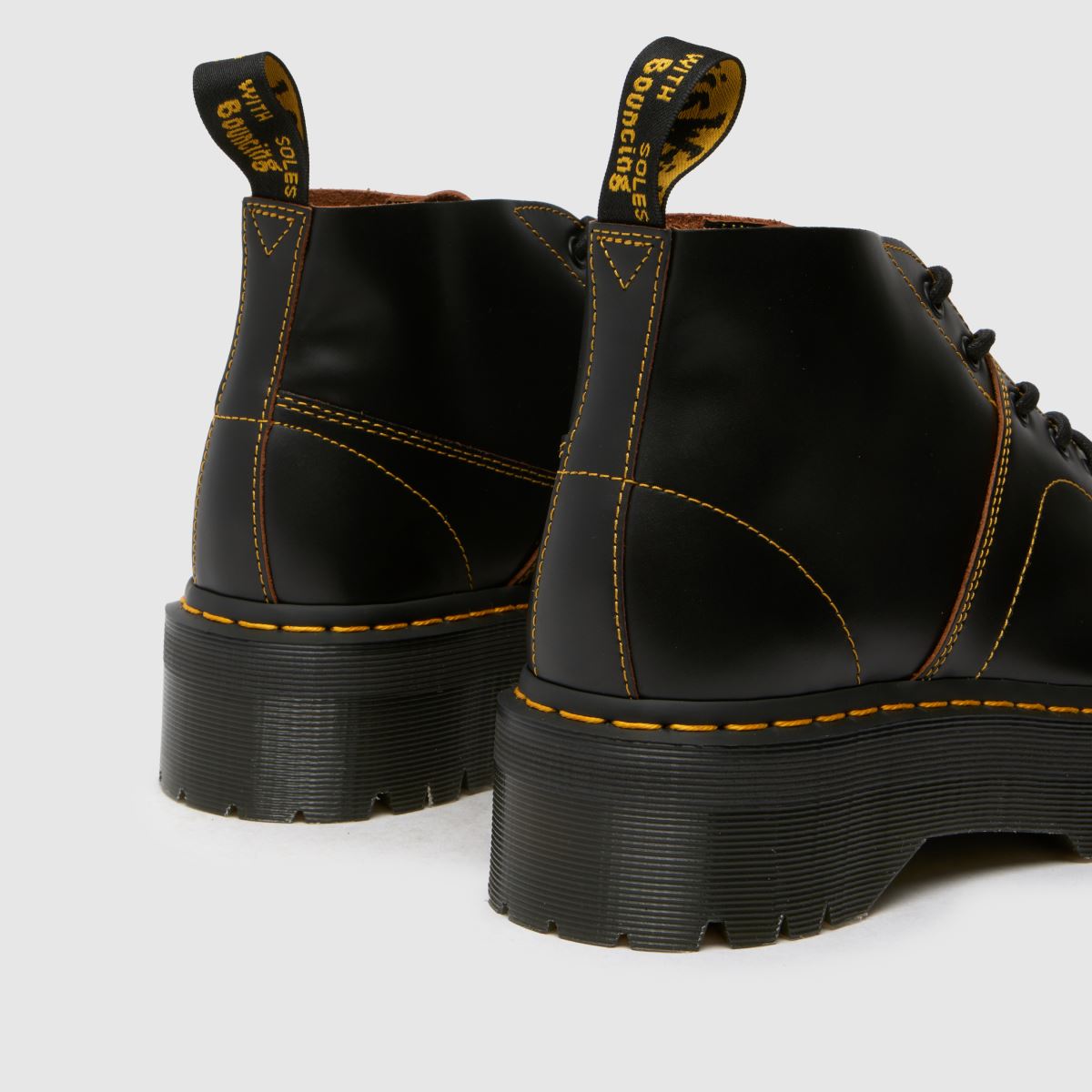 Dr. Martens čevlji za cerkev v črni barvi