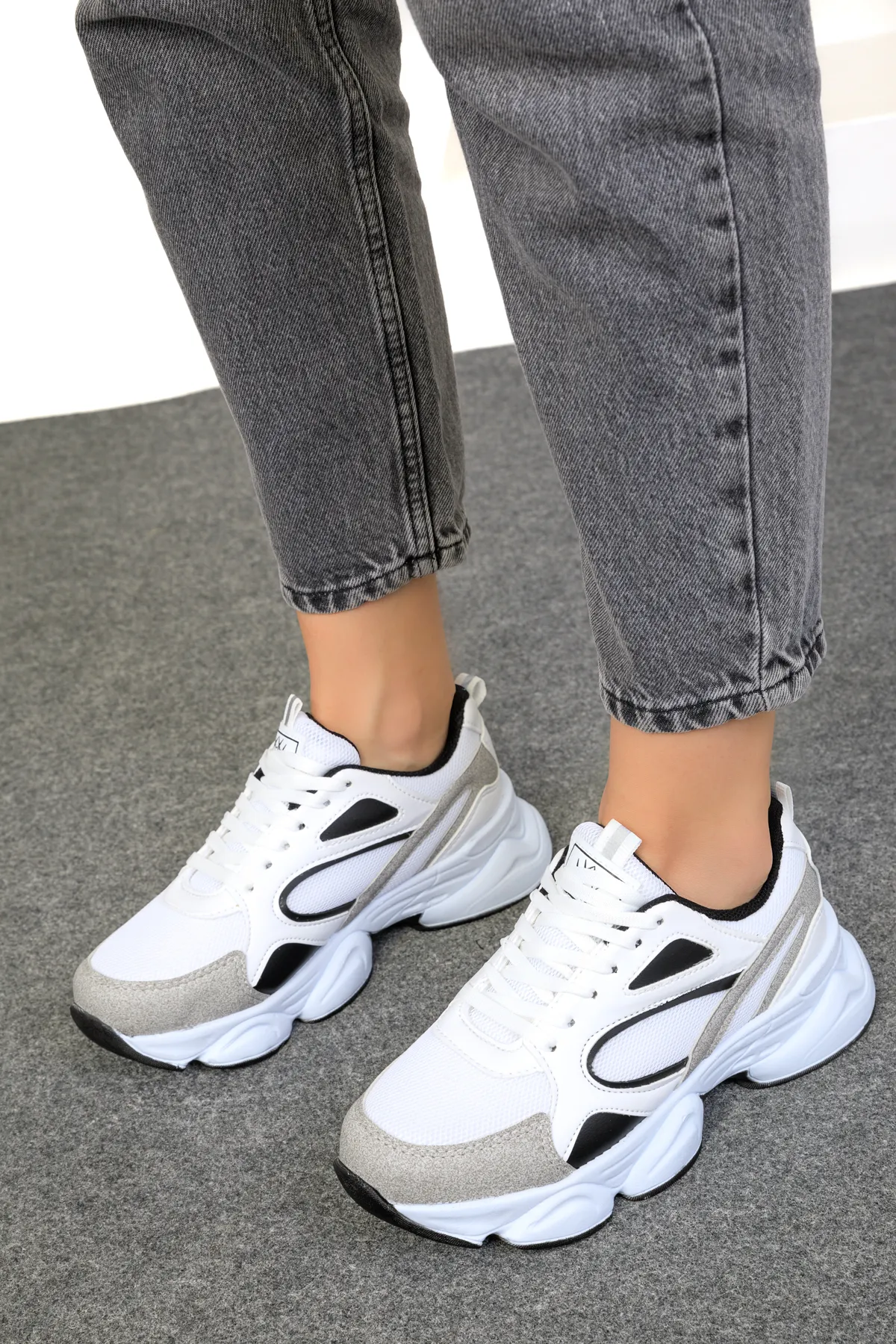 SOHO  Weiß-Schwarze Damen Sneakers 17226