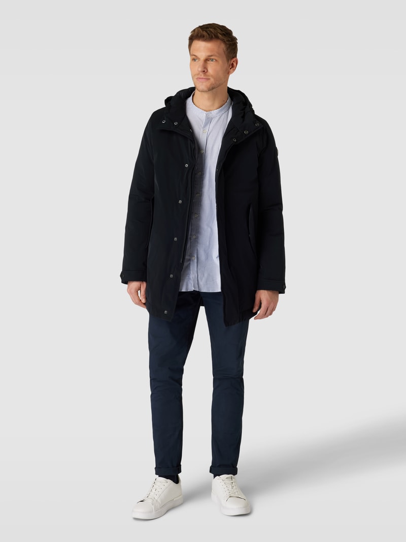Daunenjacke mit Label-Patch in schwarz