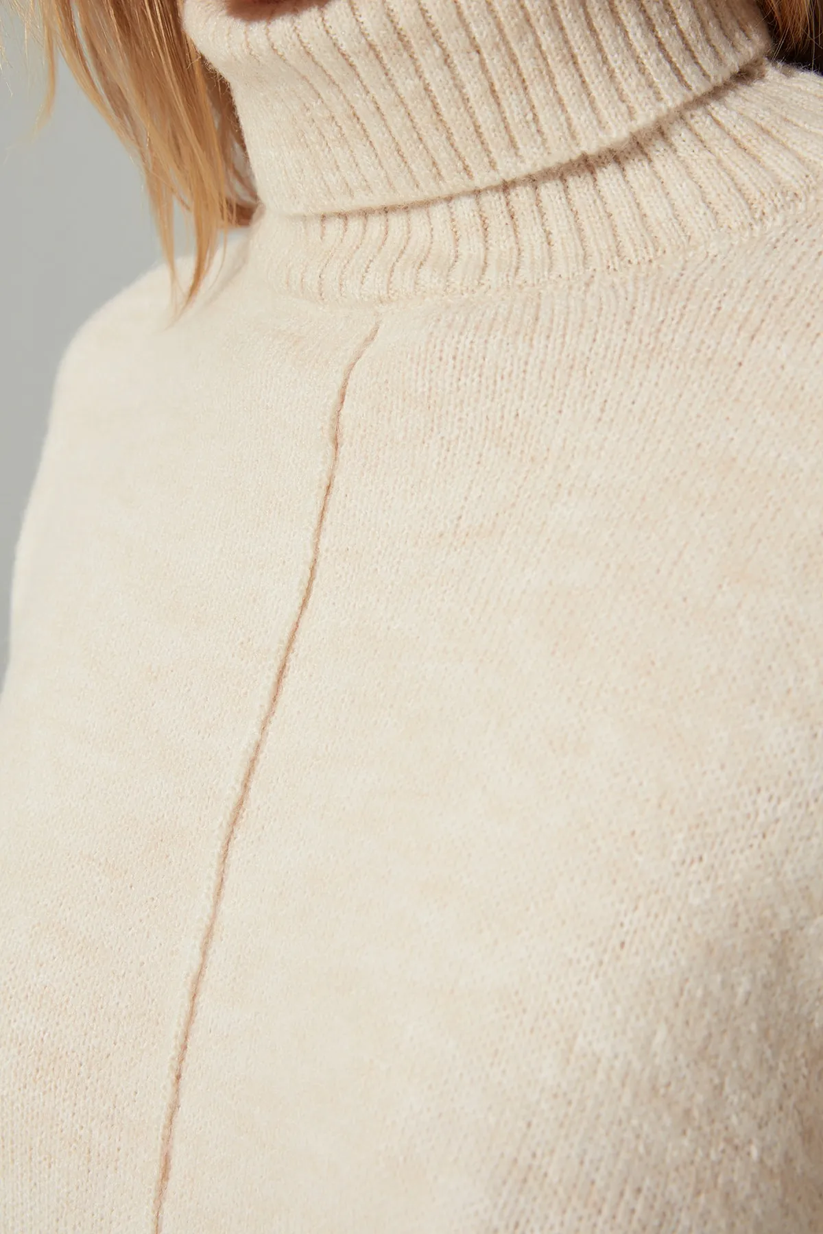 Trendyol Collection  Beiger Rollkragenpullover aus Wolle TWOAW23KZ00902