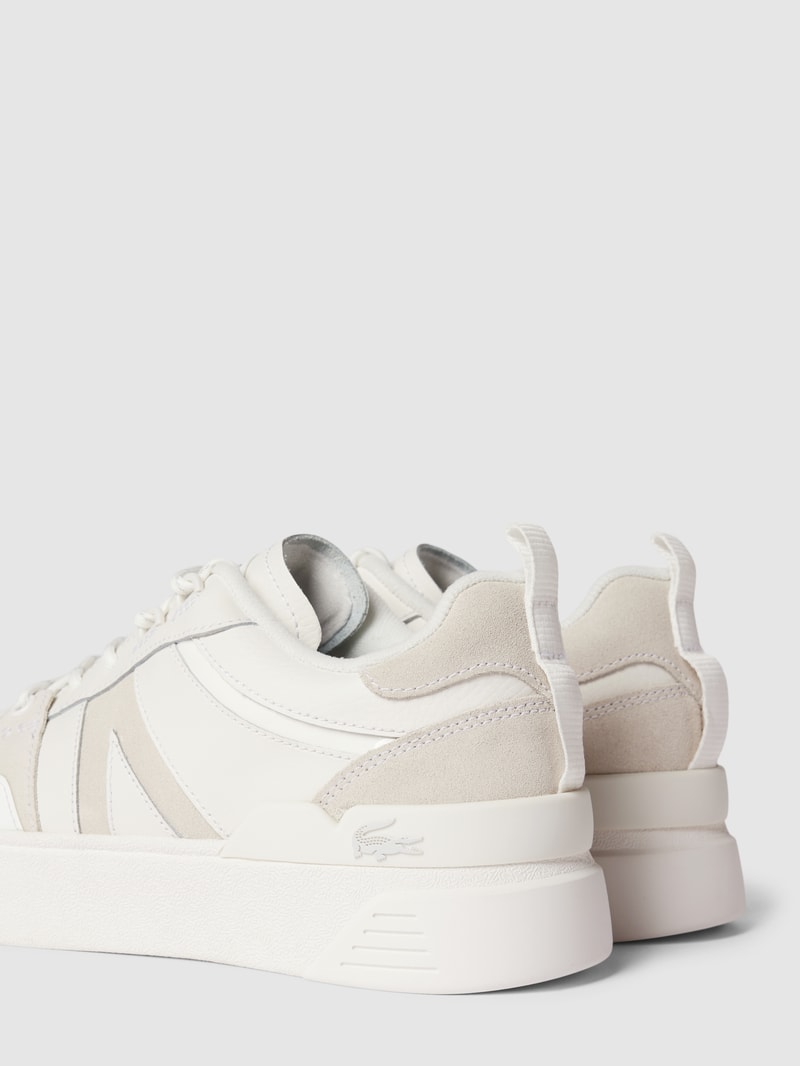 Sneaker mit Kontrastbesatz in weiß