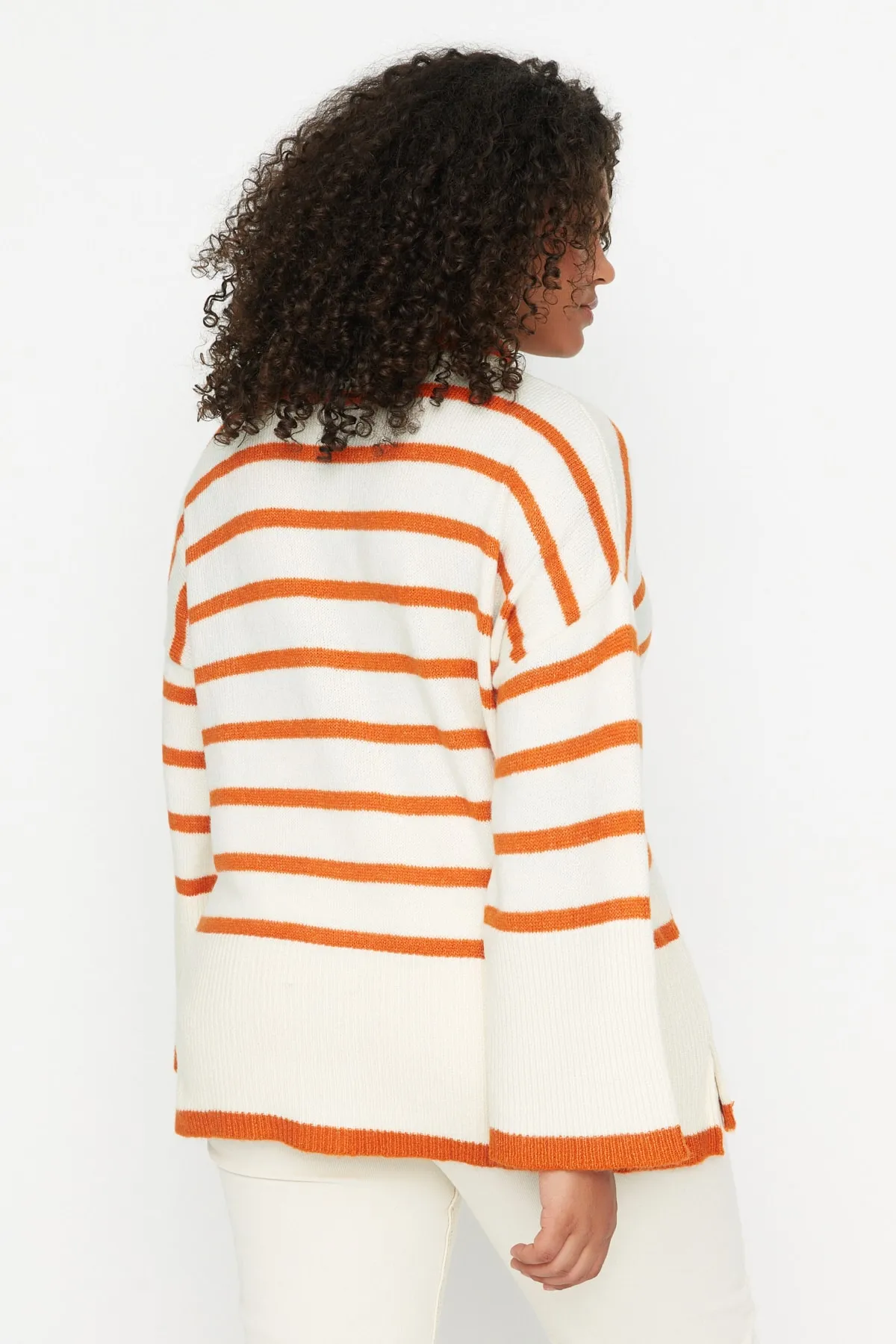 Trendyol Curve  Orange gestreifter Strickpullover TBBAW23AN00015