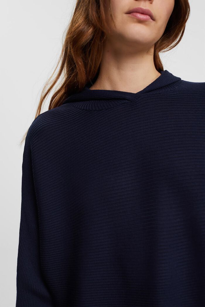 Gerippter Hoodie aus recyceltem Material