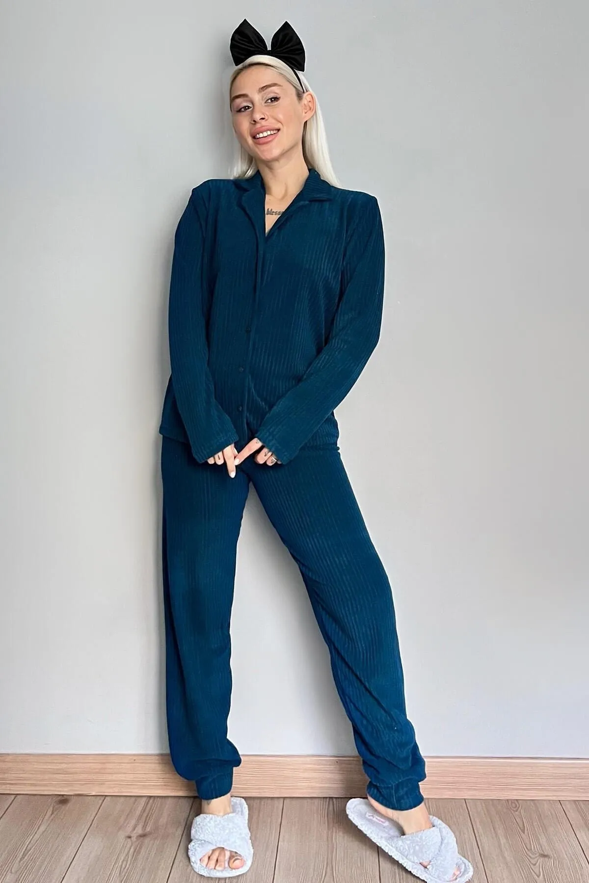 Pijamaevi  Petrolgrünes, einfarbiges Pyjama-Set aus Plüsch-Fleece mit Knöpfen vorne