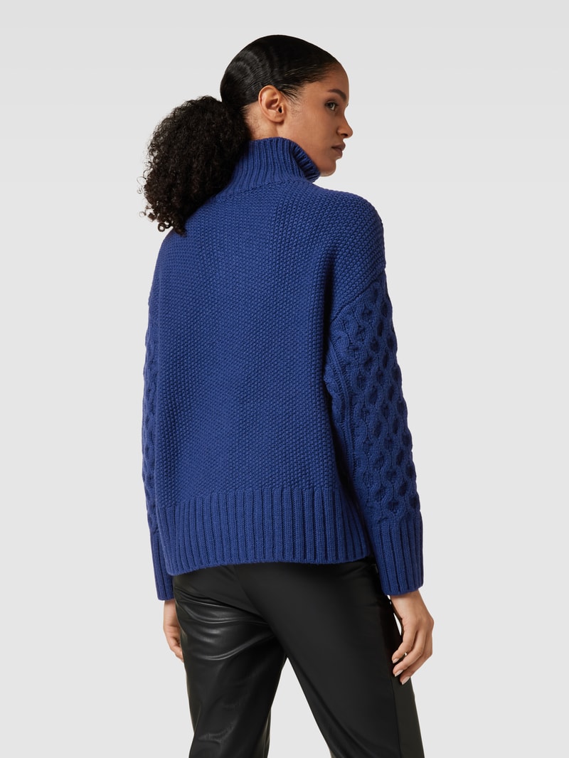 Rollkragenpullover mit Zopfmuster in dunkelblau