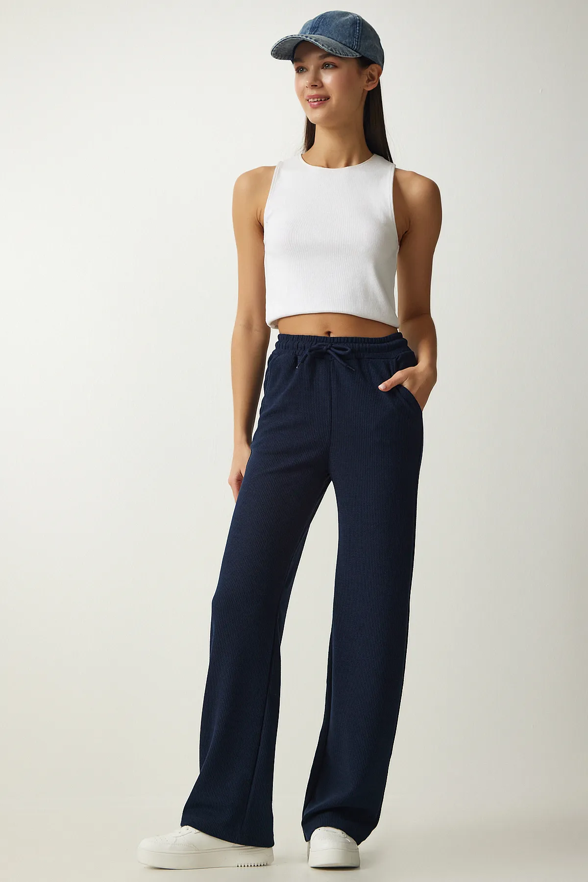 Happiness İstanbul  Marineblaue Camisole-Jogginghose mit Tasche für Damen MC00219