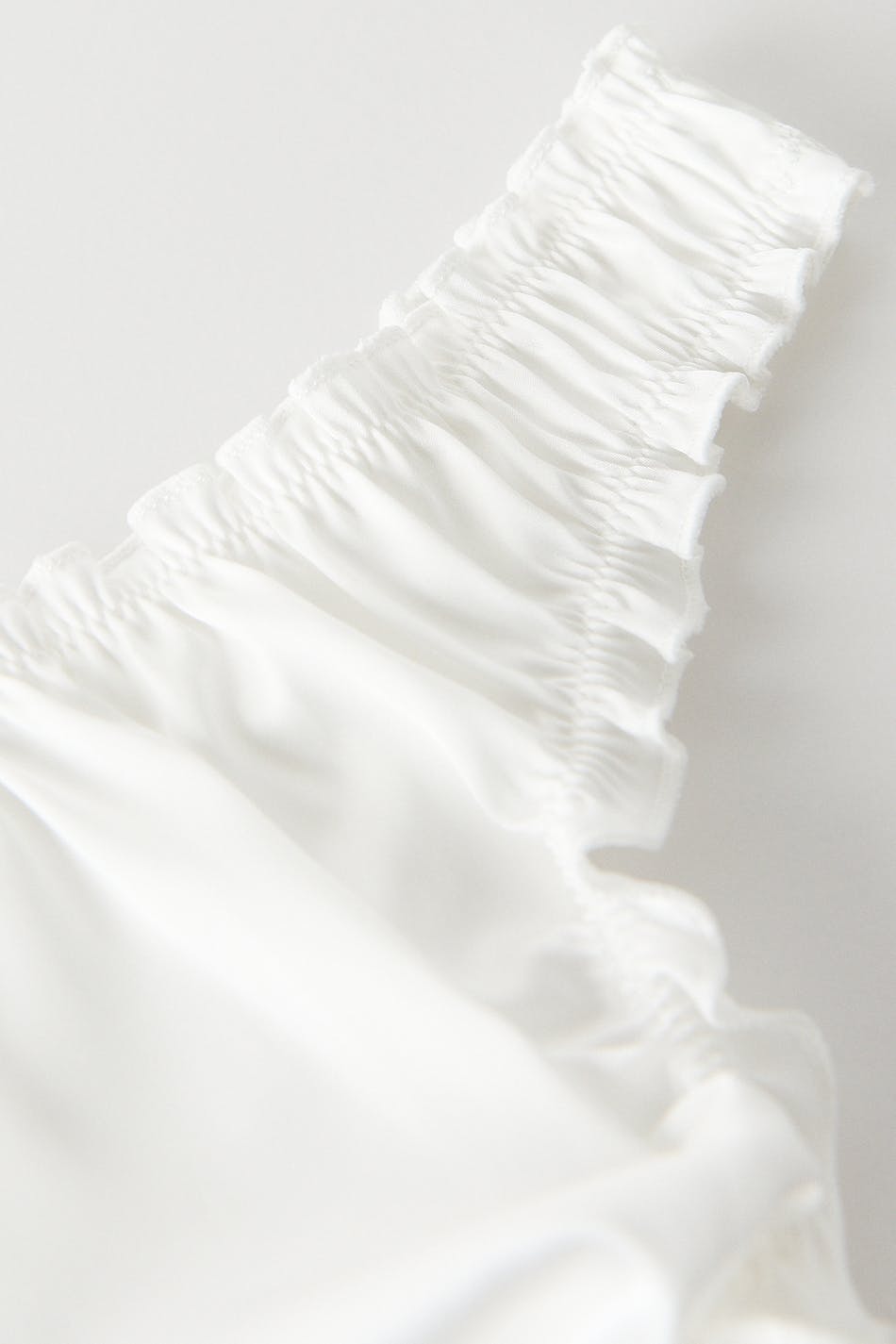 Eva satin string