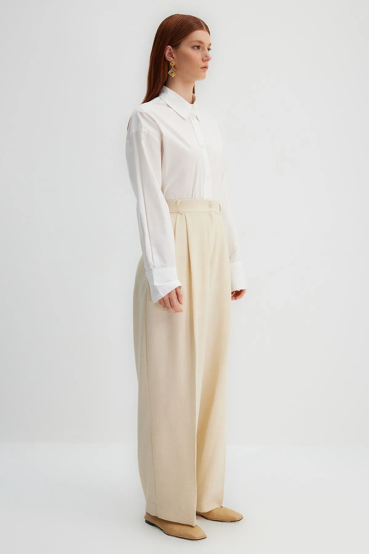 Trendyol Modest  X Kevser Sarıoğlu Beige gewebte Hose mit hoher Taille und weitem Bein TCLSS23TP00006