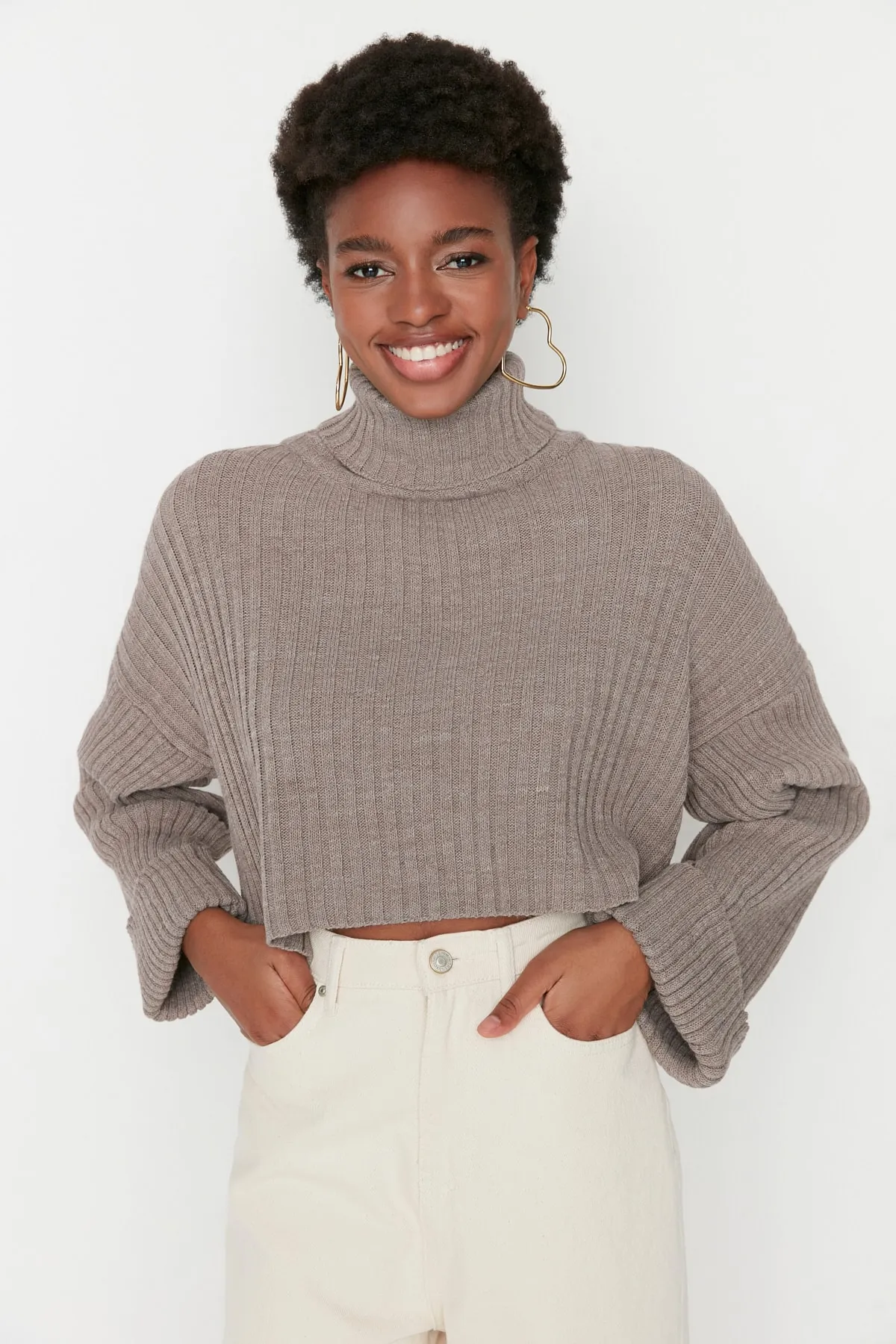 Trendyol Collection  Brauner kurzer Basic-Strickpullover TWOAW22KZ0223