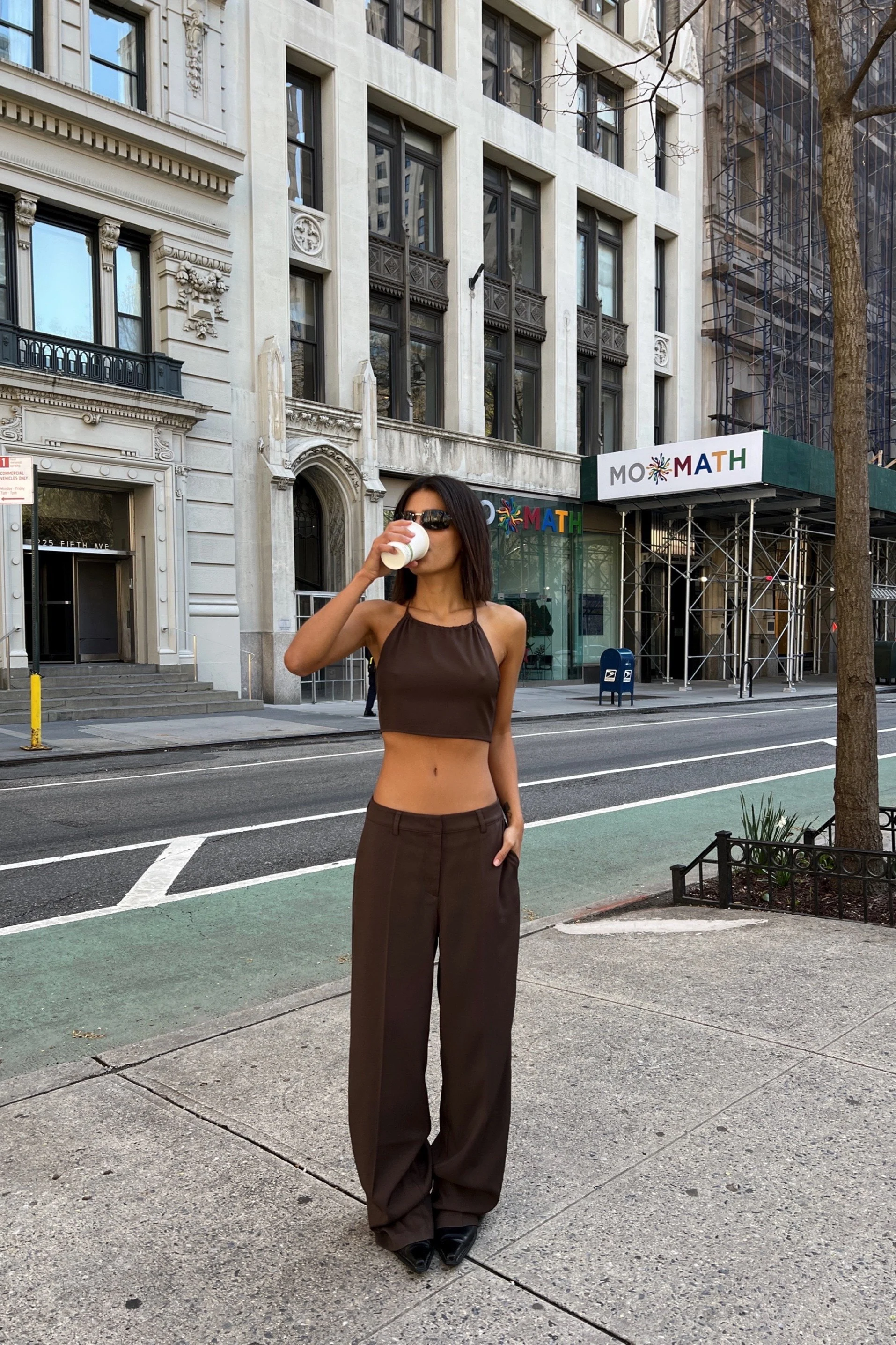 Crop-Top mit Neckholderausschnitt und Schnürdetail