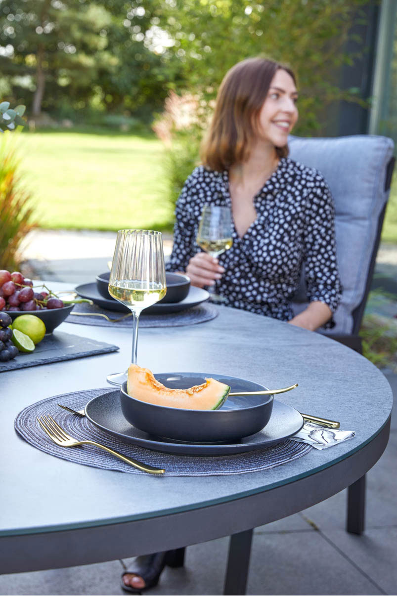 OUTDOORGartentisch rund x-Fuß