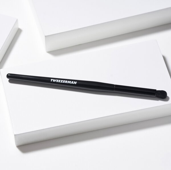 Tweezerman Shaping Brow Brush - Abgerundeter Augenbrauenpinsel Augenbrauenpinsel