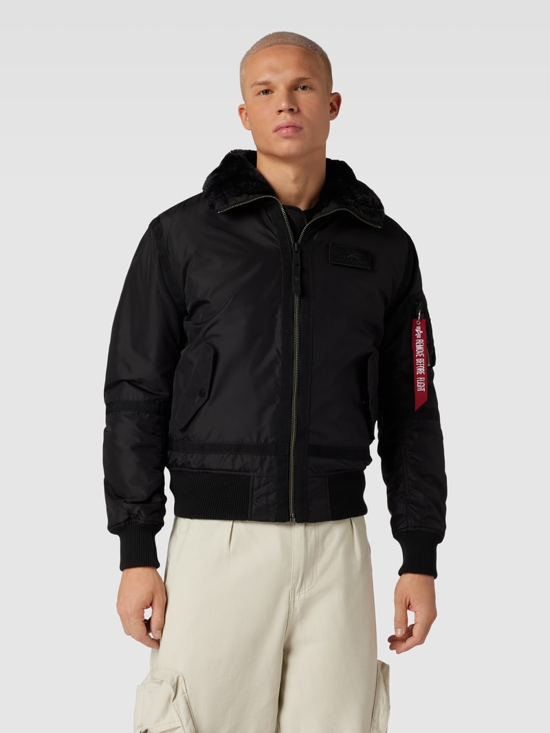 Jacke mit Kunstfellbesatz in schwarz
