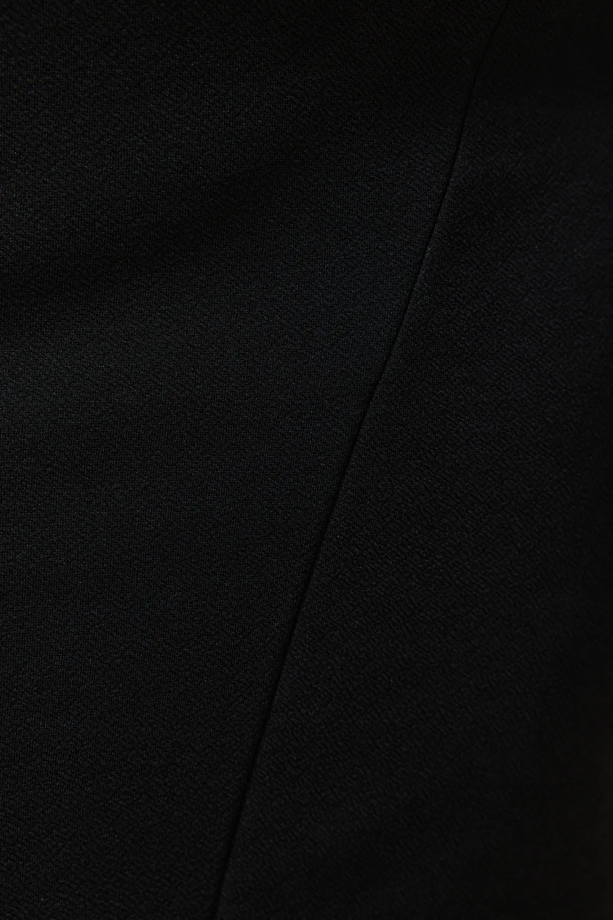 Trendyol Curve  Schwarzes asymmetrisches Strickkleid mit einer Schulter TBBSS24AH00158