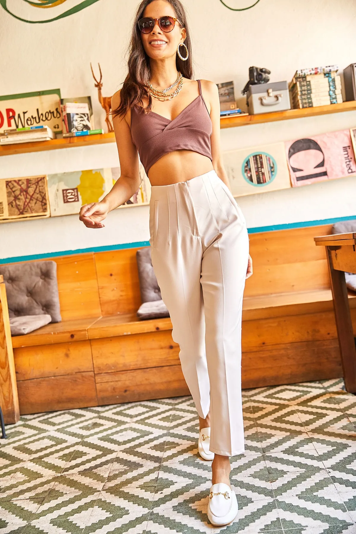 Olalook  Damen-Hose aus Atlasgewebe mit Steinbund und detaillierter Flanelltasche PNT-19000174