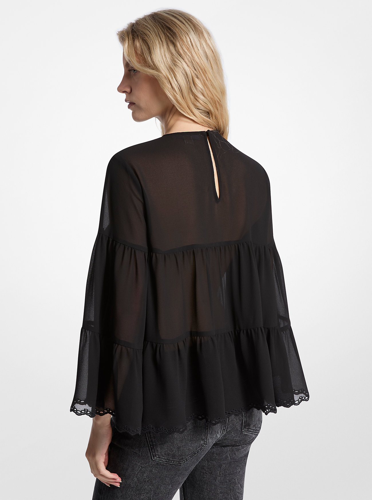 Lagdelt Georgette-bluse - SVART