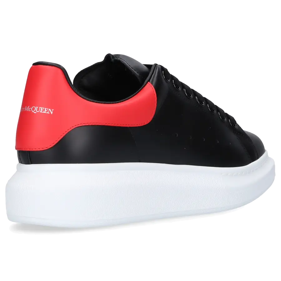 Alexander McQueen - Sneaker low LARRY Kalbsleder - schwarz