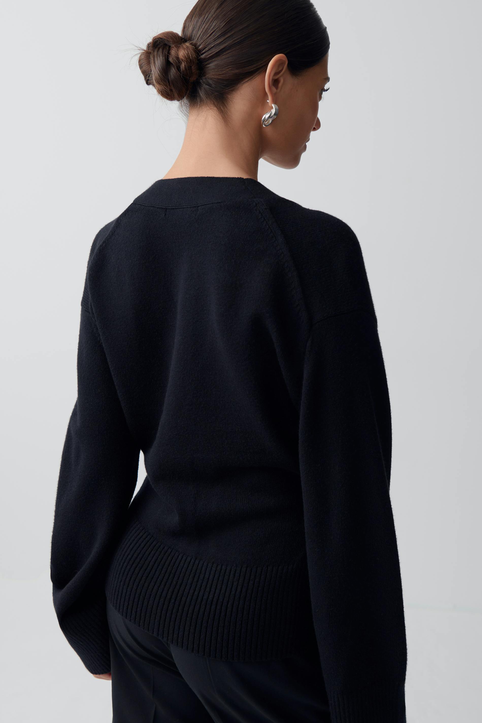 Knitted pocket cardigan