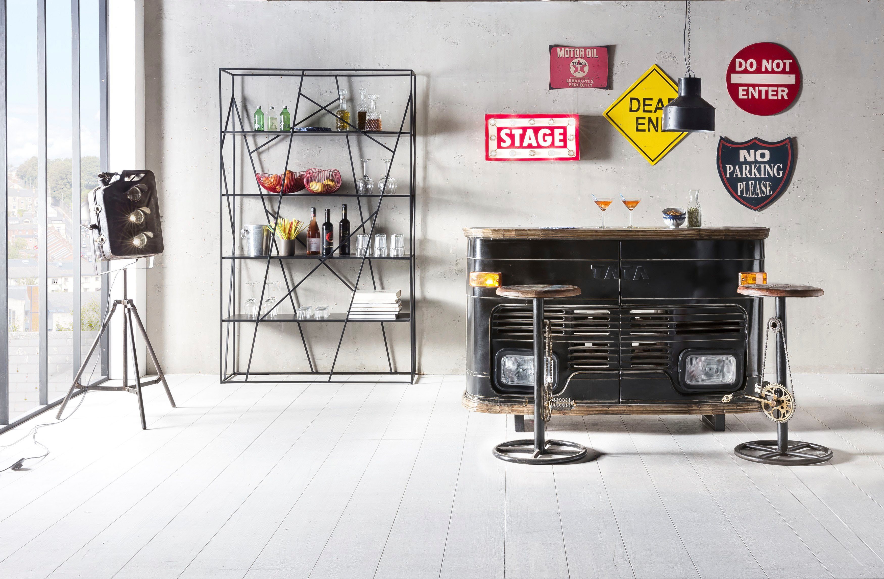 SIT Bartisch, mit origineller LKW Optik