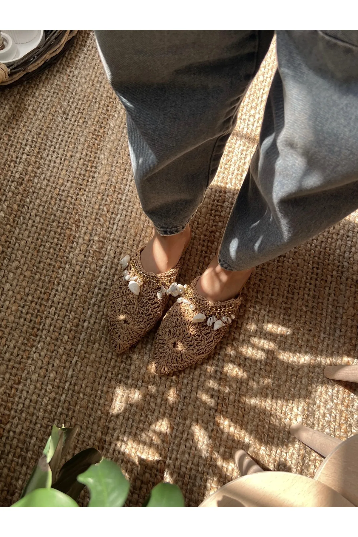 NİŞANTAŞI SHOES  Lisa Tan gestrickte Damenhausschuhe mit Muscheldetails