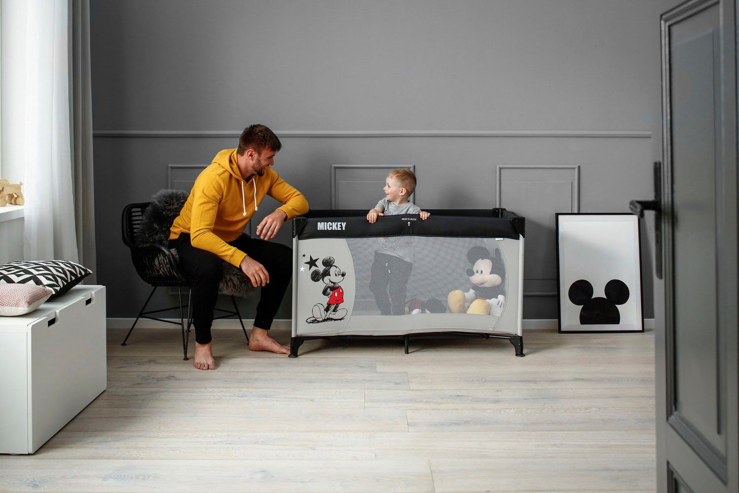 Hauck Baby-Reisebett Dream N Play - Mickey Stars, inkl. Transporttasche