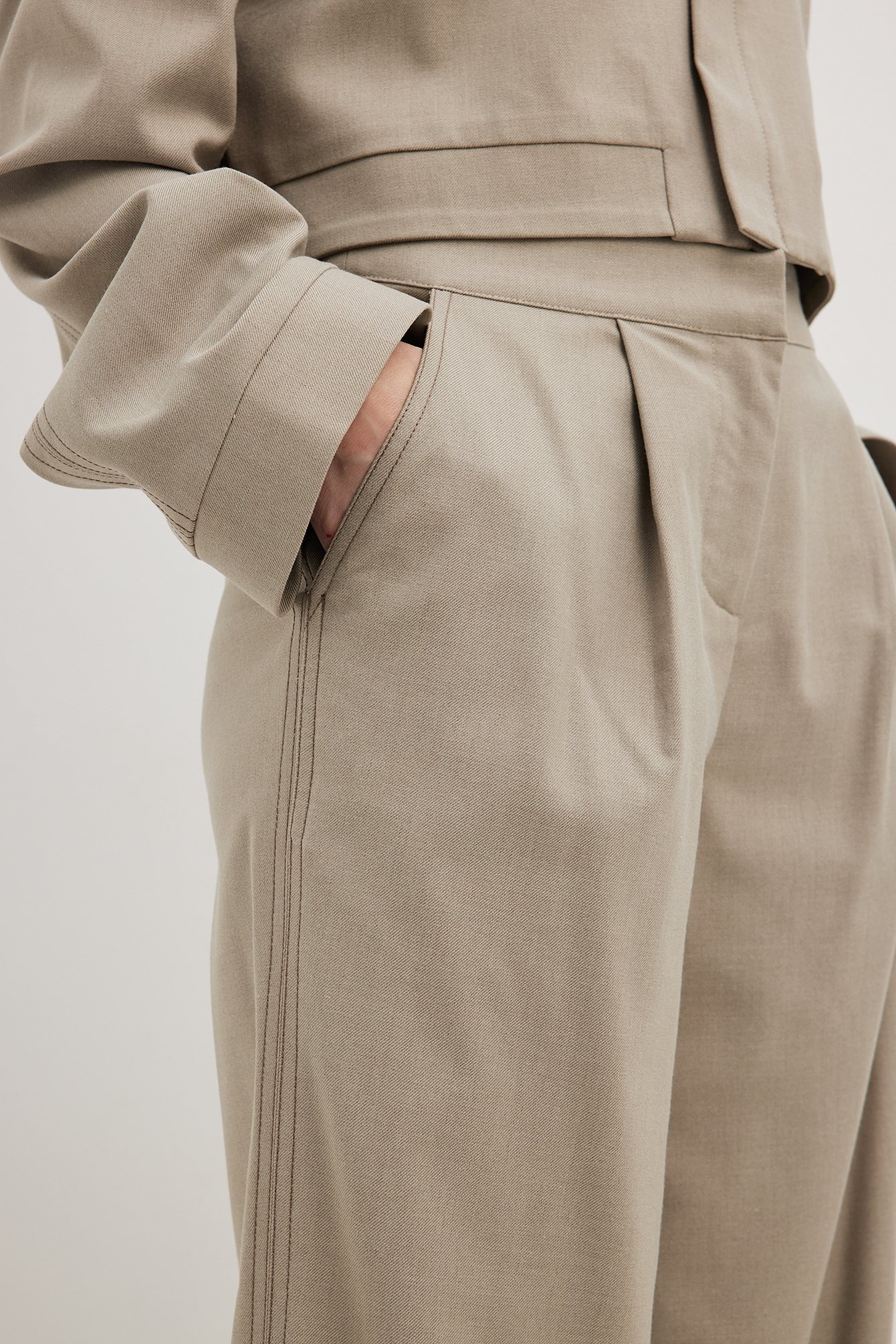 Hose mit Nahtdetail