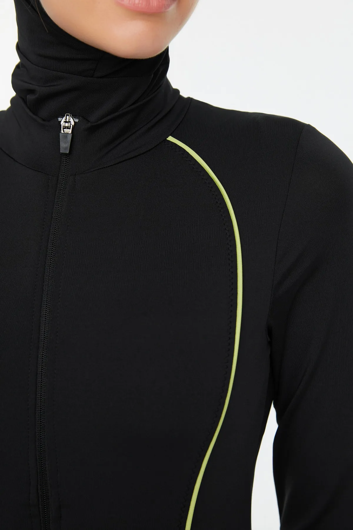 Trendyol Modest  Schwarz gestreiftes, detailliertes 4-teiliges Surf-Badeanzug-Set TCTSS22CF0018