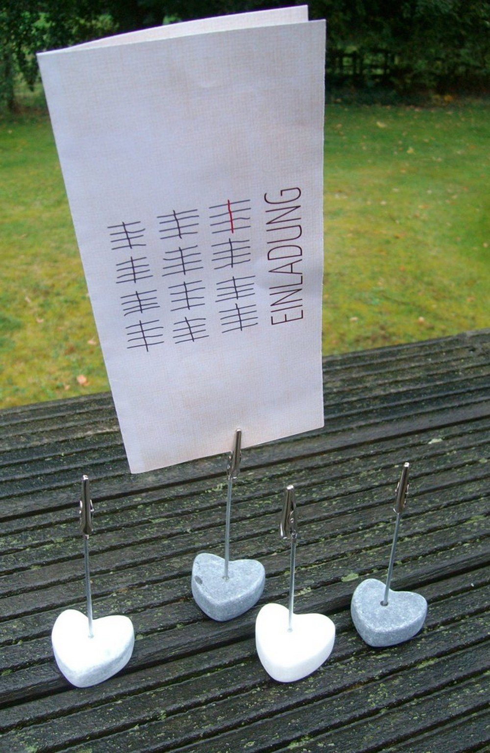 Deko-Impression Krokodilklemme 4er Set Kartenhalter Zettelhalter Klemmhalter Herzfuß aus Stein, 4-tlg.