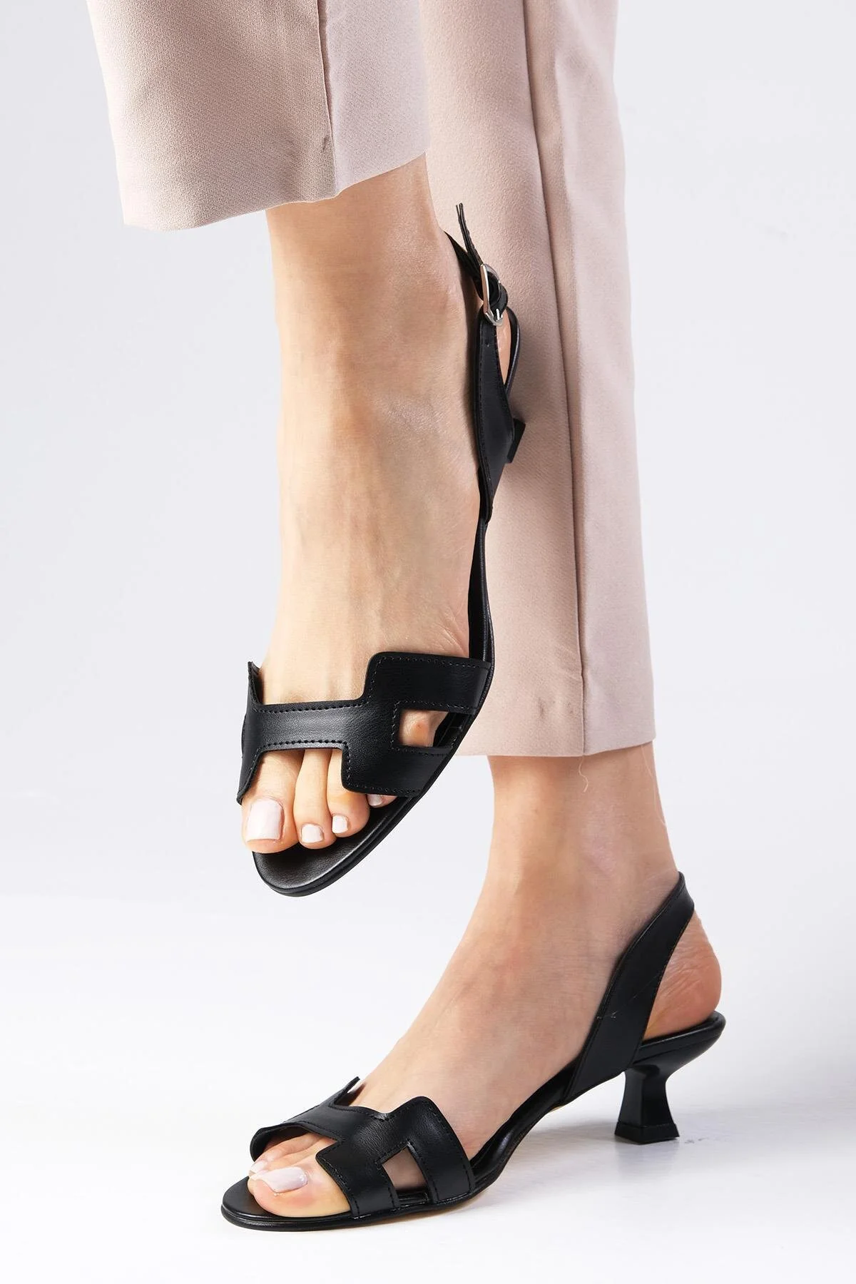 Mio Gusto  Schwarze Damenschuhe mit niedrigem Absatz von Romy