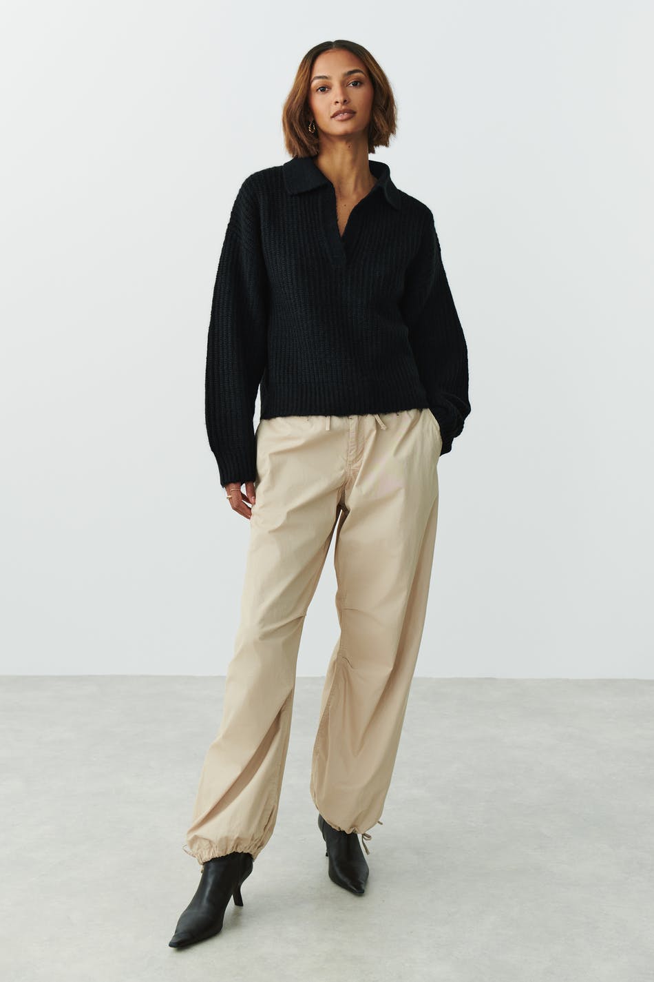 Collar knitted sweater