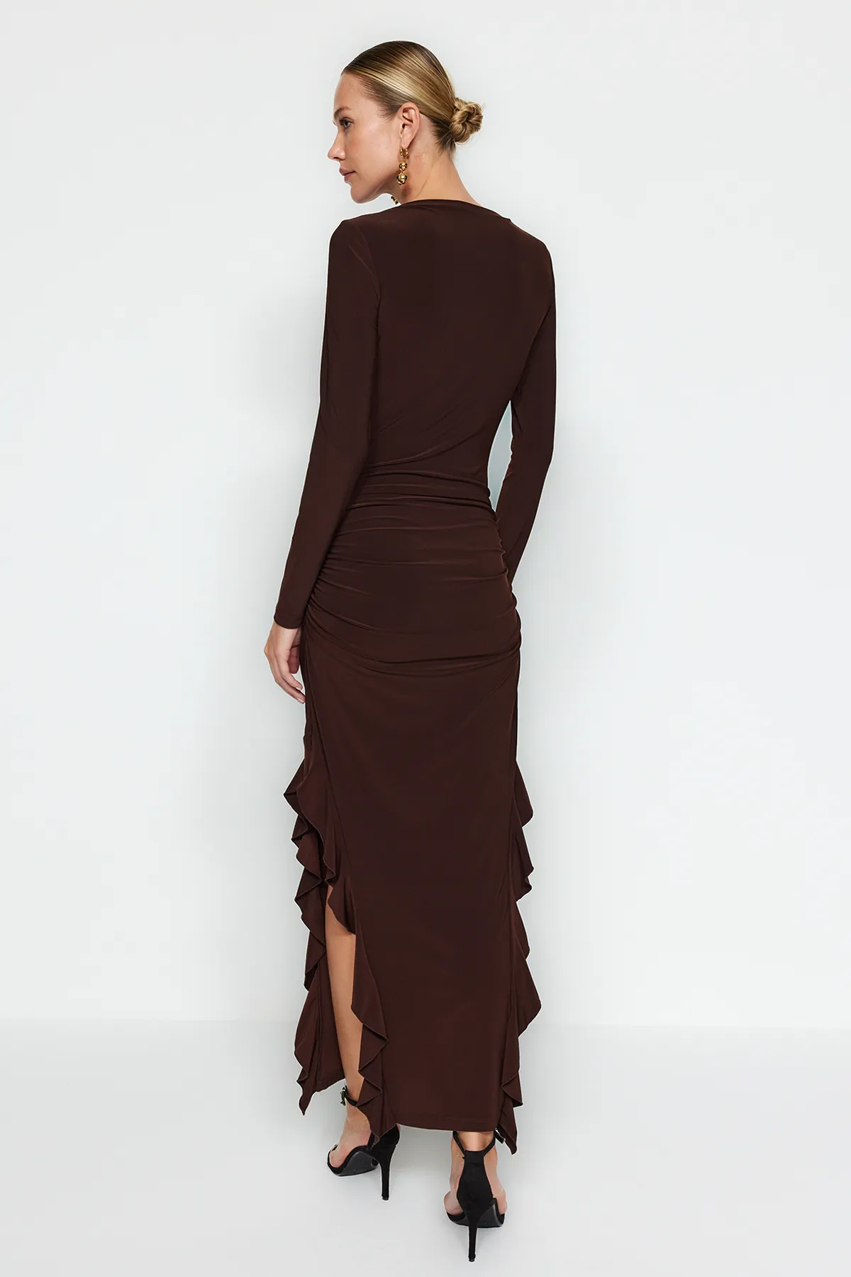 Trendyol Collection  Brauner Rock, Volants, U-Boot-Kaya, dehnbares Maxi-Strickkleid TWOAW24EL00616