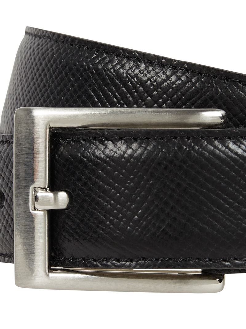 Gürtel aus Leder in schwarz