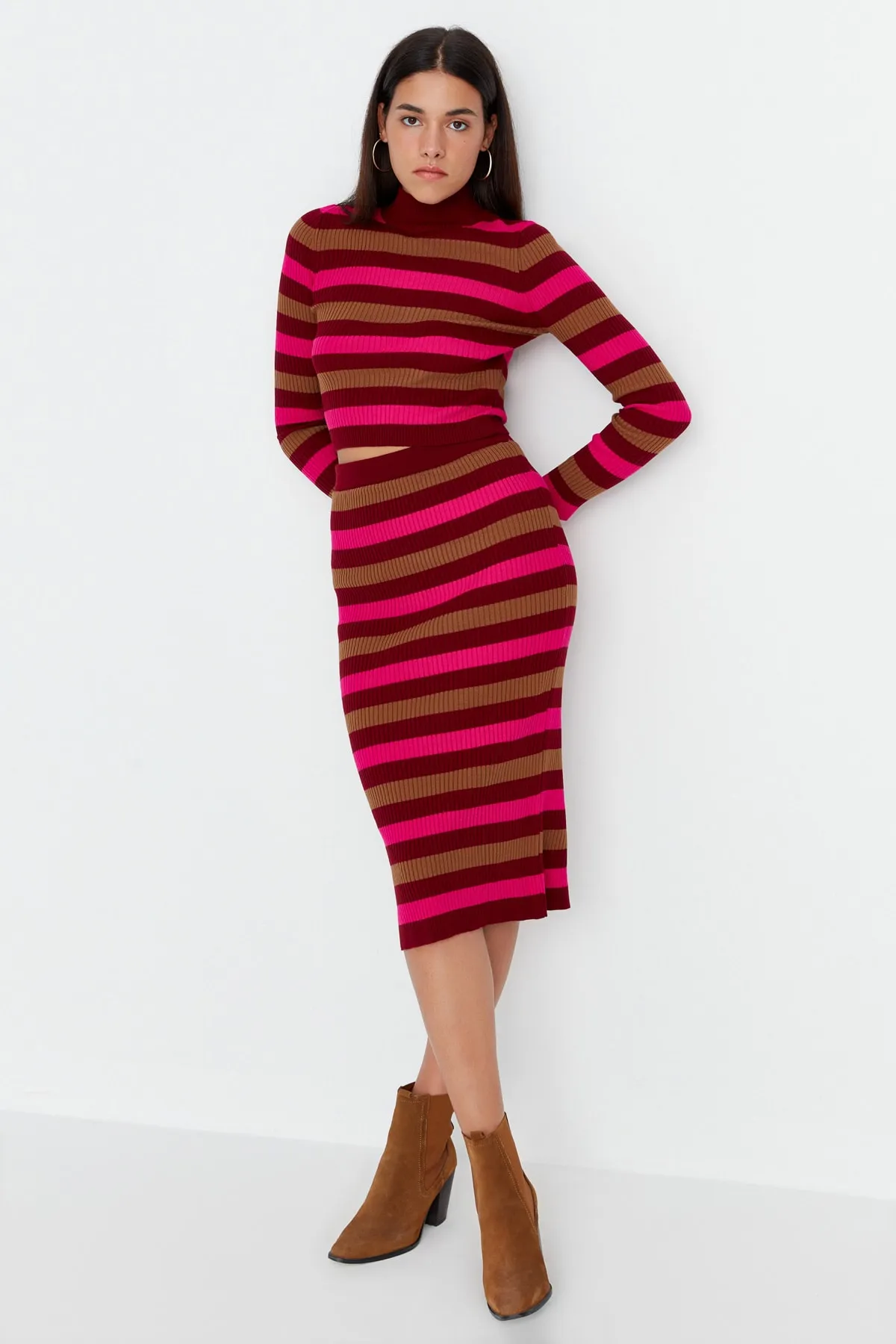 Trendyol Collection  Bordeauxrotes Strickoberteil und -unterteil im Blockfarbendesign TWOAW23AU00213