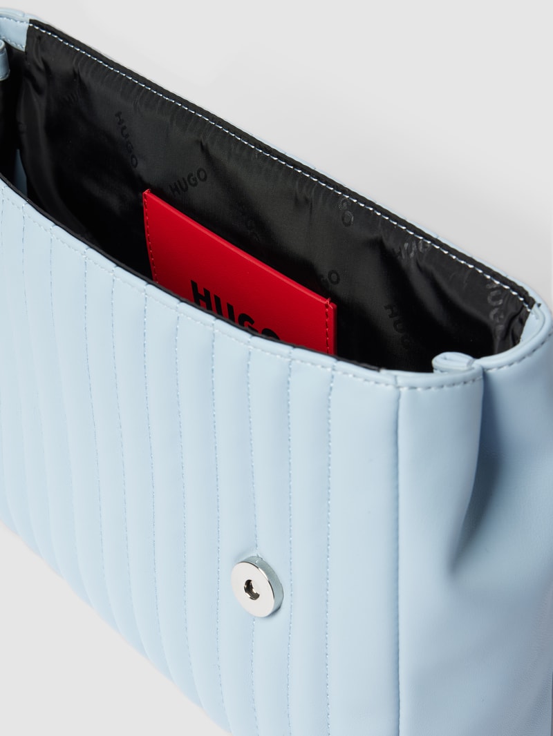 Umhängetasche mit Label-Detail in hellblau